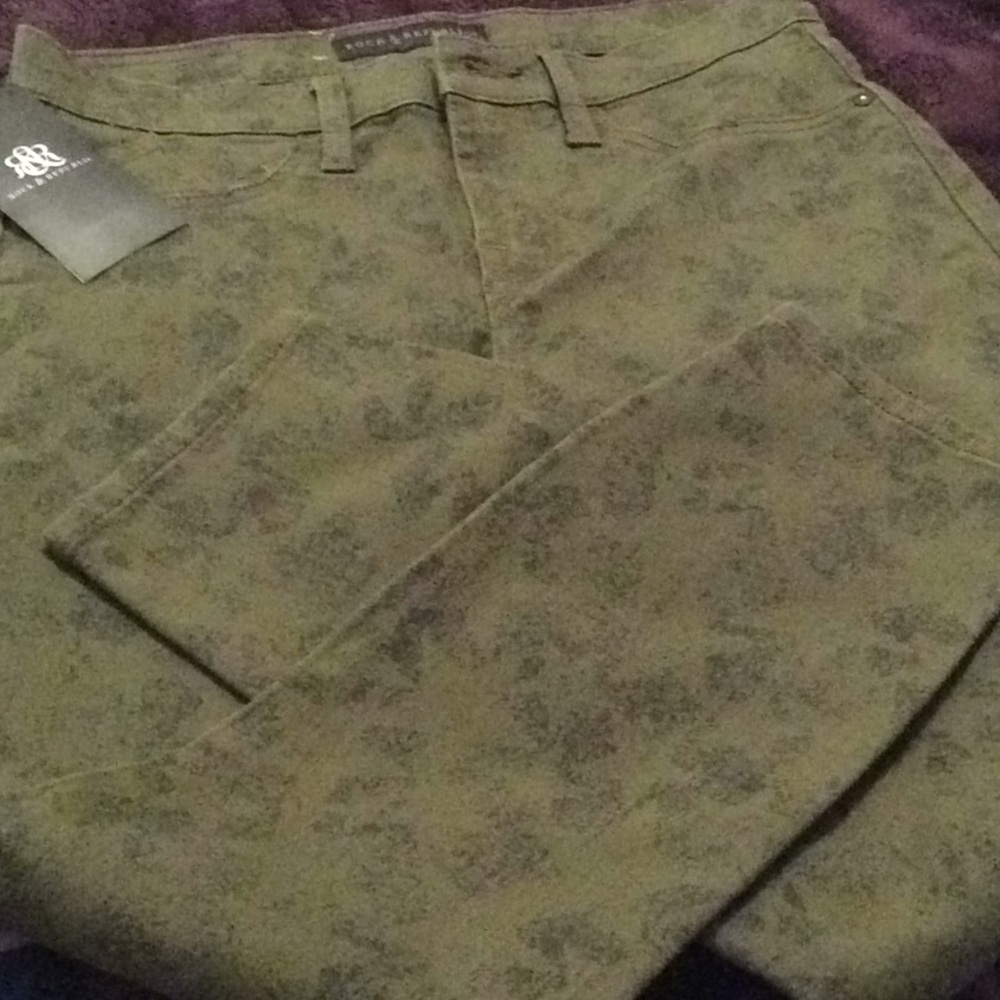 NWT Rock & Republic Kaki Green Skinny Jeans